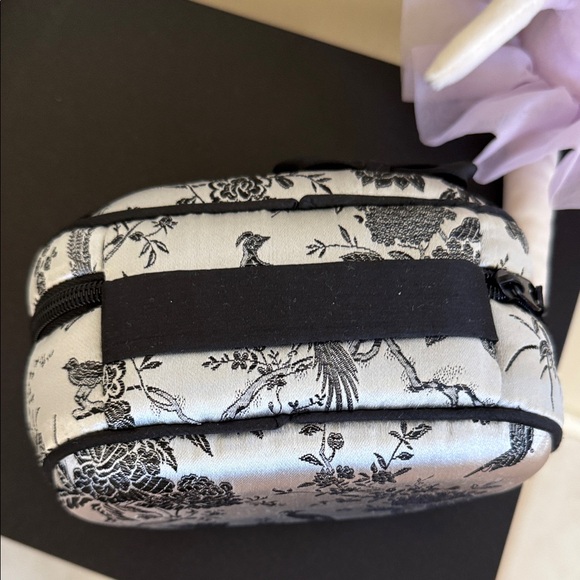 Goody Elegant Black and White Floral Cosmetic Bag - Picture 3 of 8